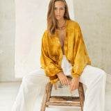 Amber Kimono rayón tie-dye dorado con cinturón - Kenshō moda boho chic